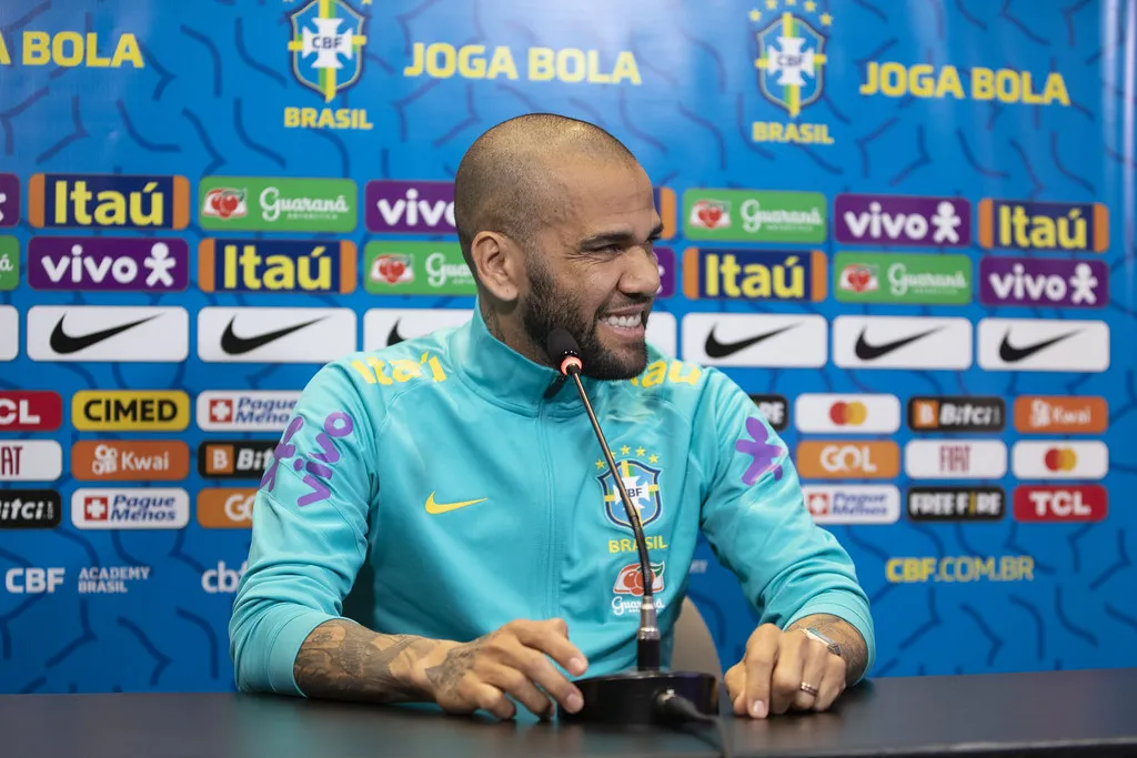 Daniel Alves em entrevista coletiva pela Seleção Brasileira