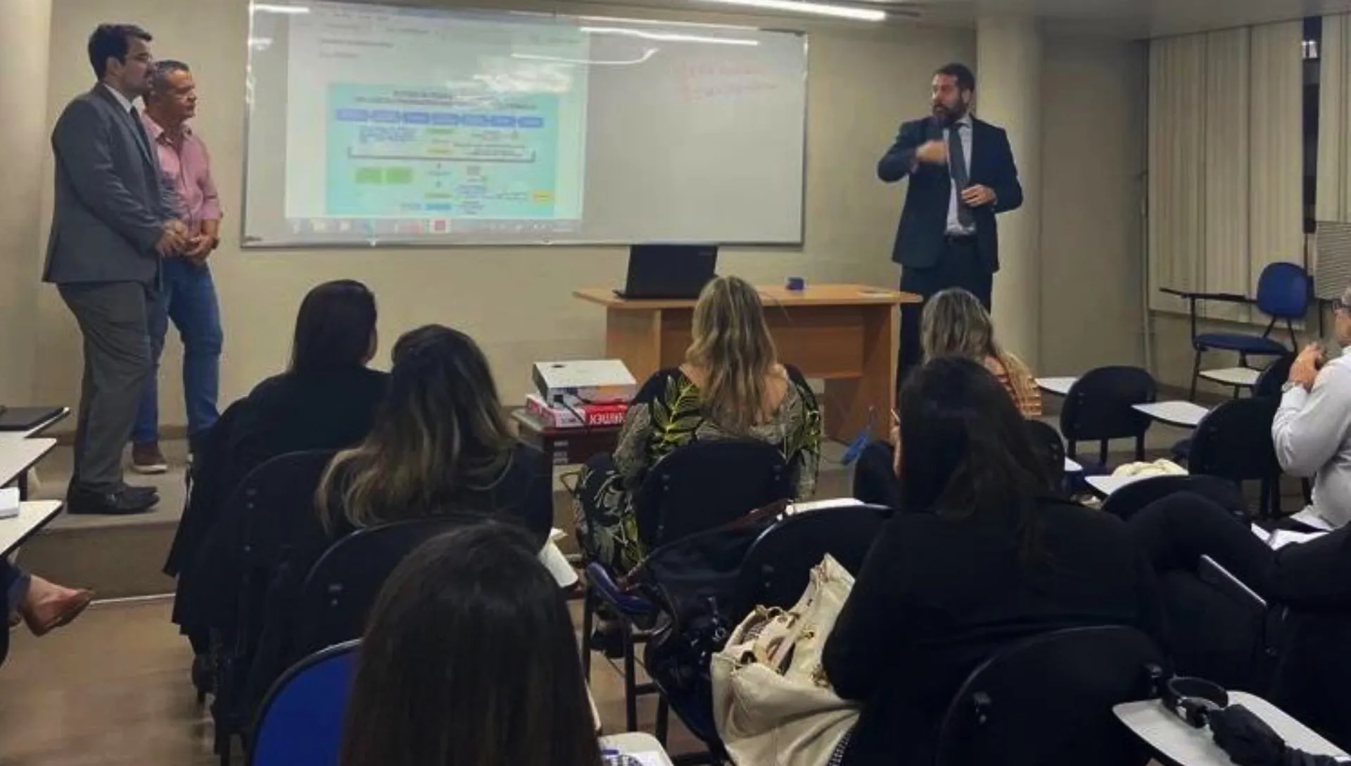 Diferentes cursos para advogados são oferecidos pela ESA OAB Niterói