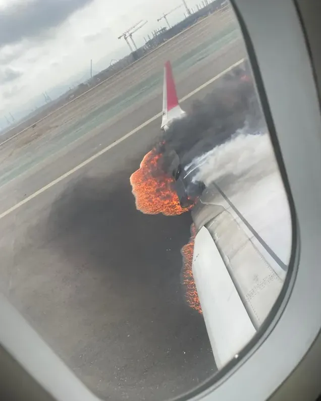 Asa do avião ficou em chamas