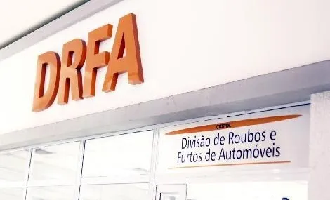 Caso foi registrado na Delegacia de Roubos e Furtos de Automóveis (DRFA)