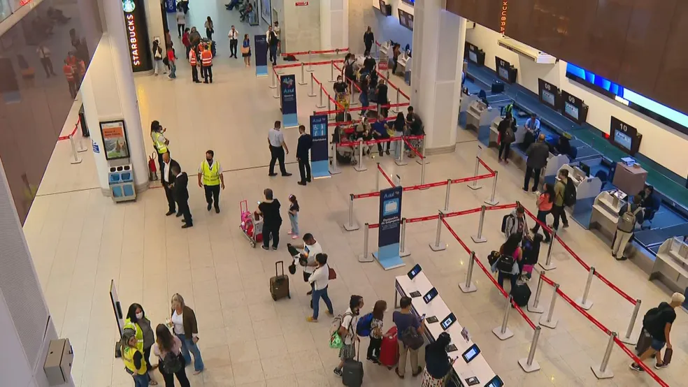 Os aeroportos Tom Jobim (Galeão) e Santos Dumont estão com voos suspensos das 6h às 8h