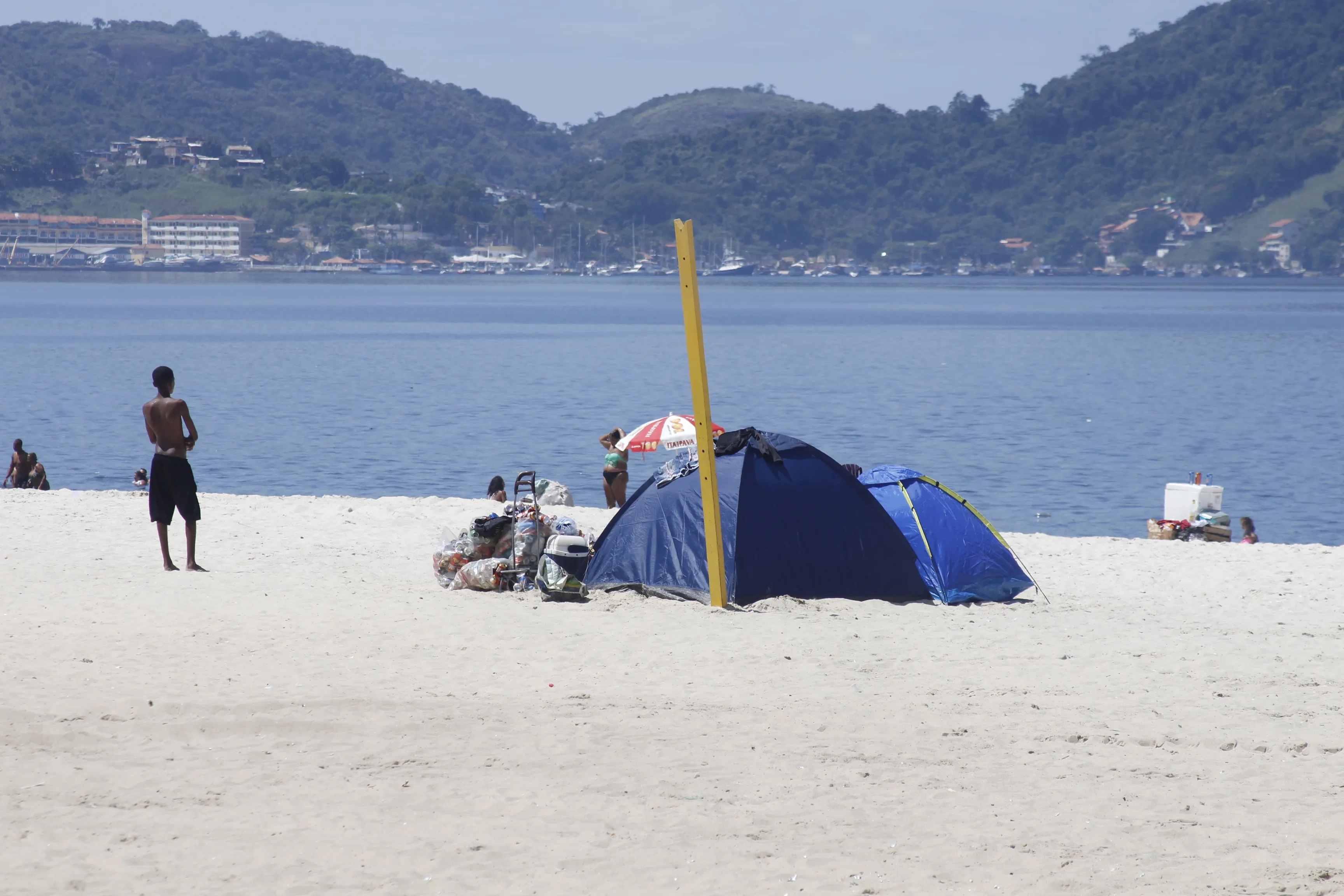 O público aproveitou para acampar e ficar mais a vontade nas areias de Icaraí