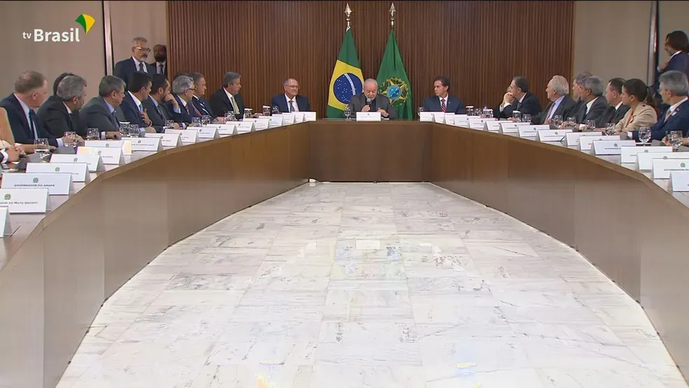 Imagem ilustrativa da imagem Lula reúne-se com governadores e ministros do STF pela democracia