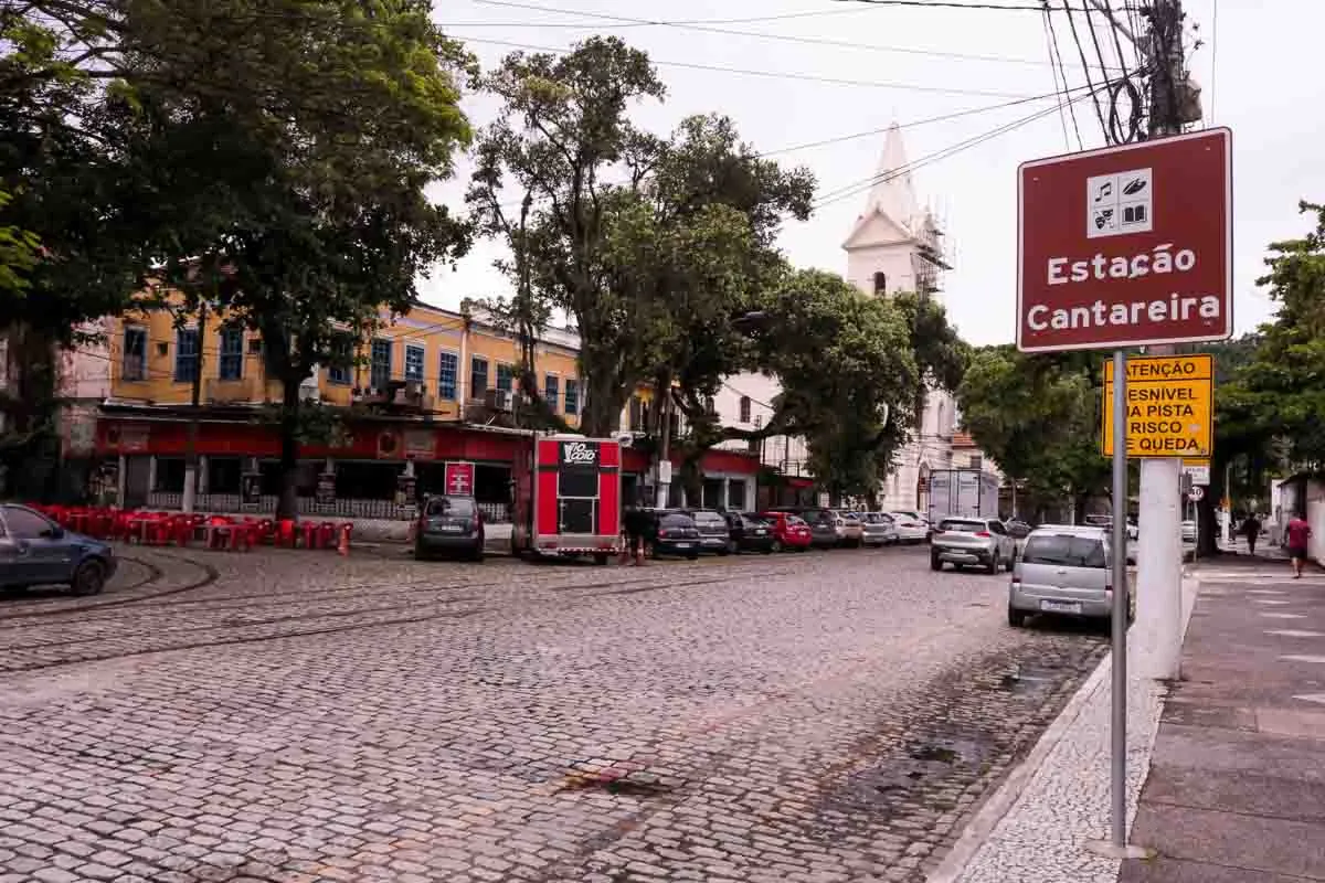 O turista teria sido resgatado pelo Niterói Presente na Praça da Cantareira