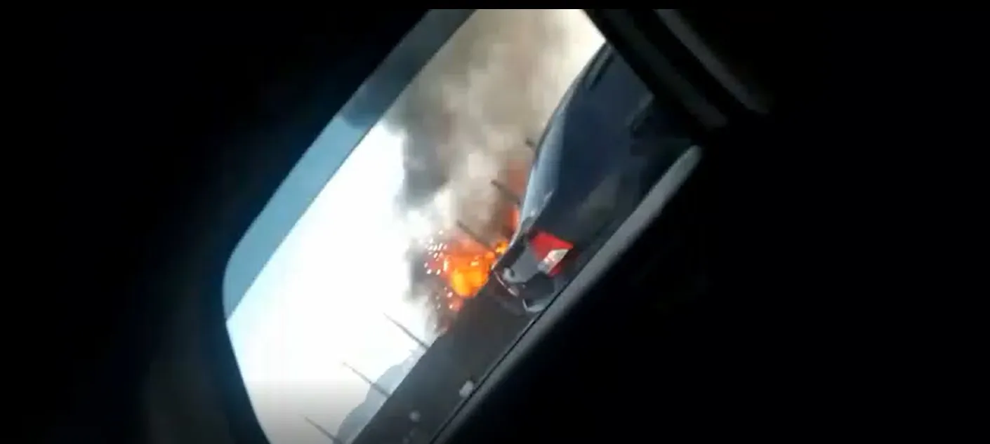 Carro pegou fogo na Ponte Rio-Niterói