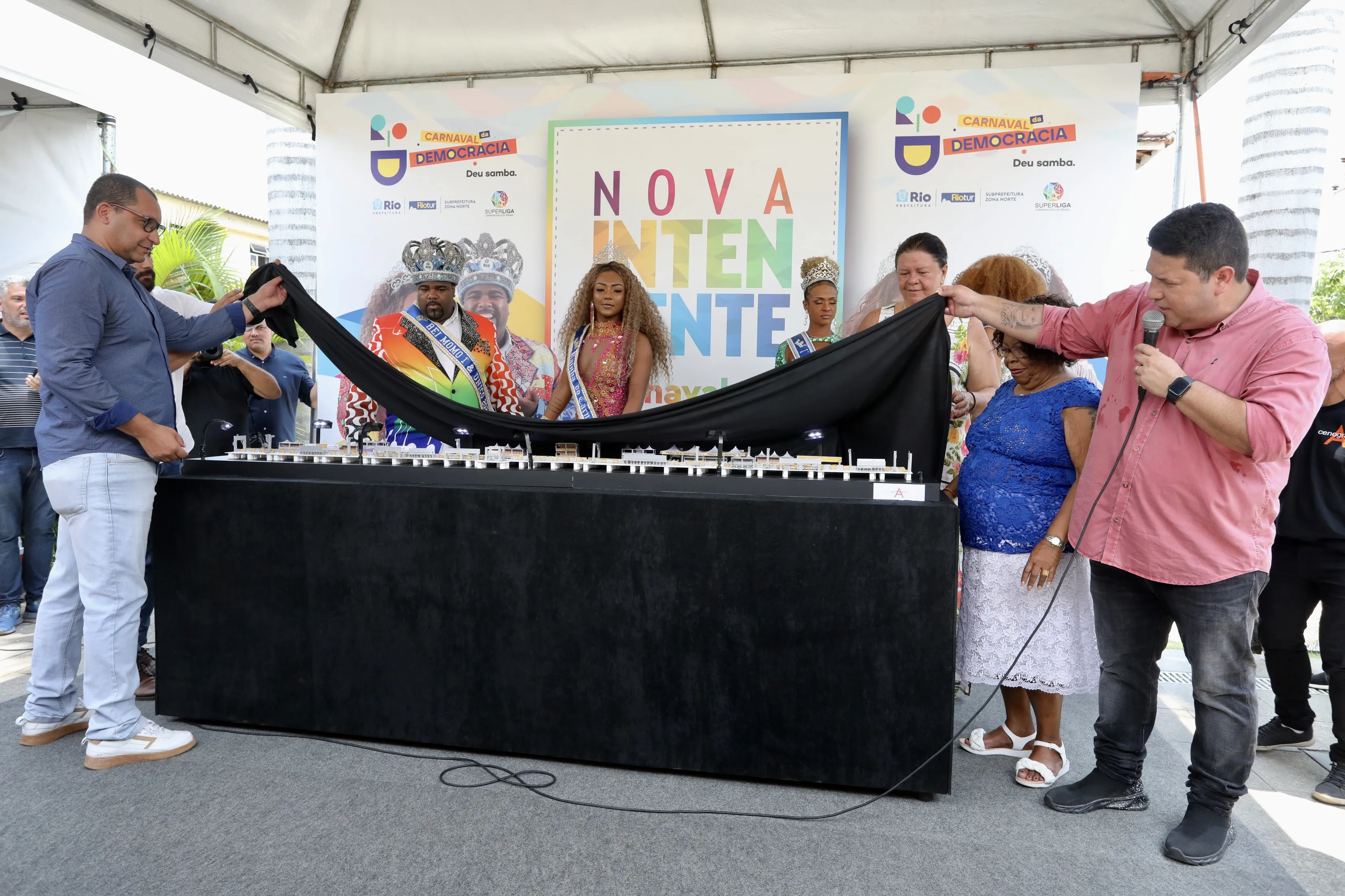 SAMBA NA INTENDENTE - Carnaval das Escolas de Samba que desfilam na  Intendente Magalhães