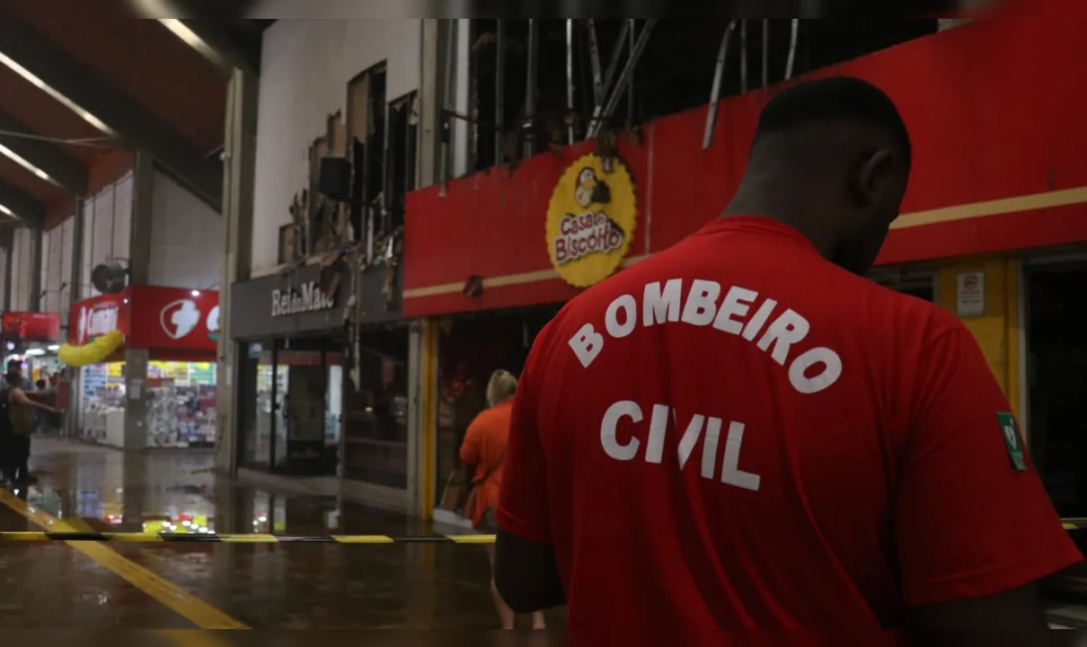 Bombeiros monitoram a situação