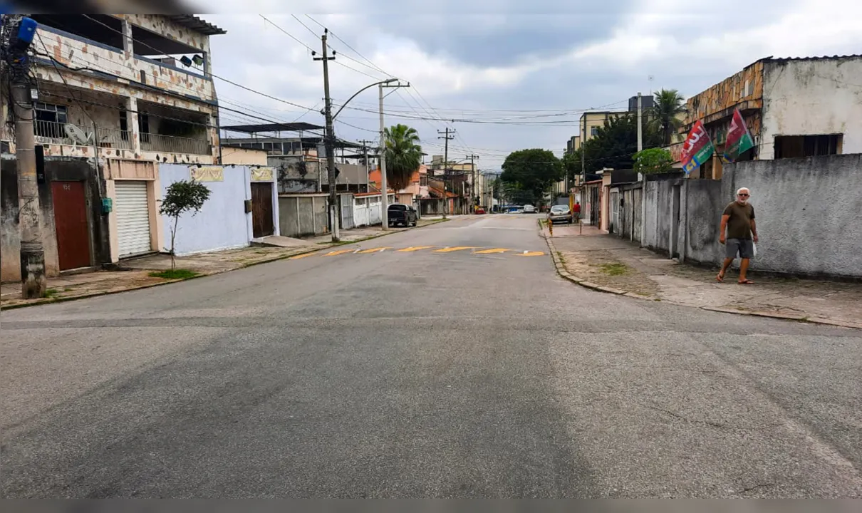 Rua Fernandes Gusmão ficou completamente vazia na manhã desta quarta