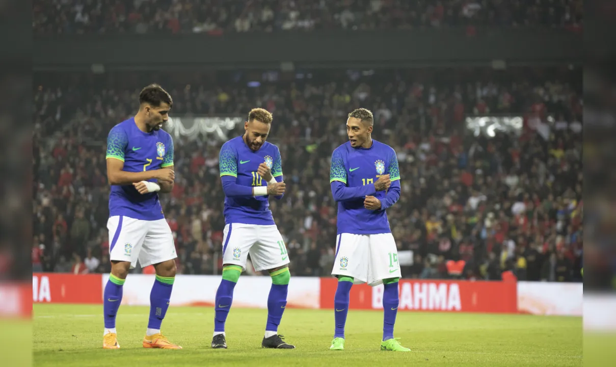 Lucas Paquetá, Neymar e Raphinha dançam juntos para comemorar o gol