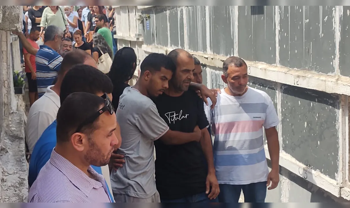 Amigos e familiares se despediram do caminhoneiro