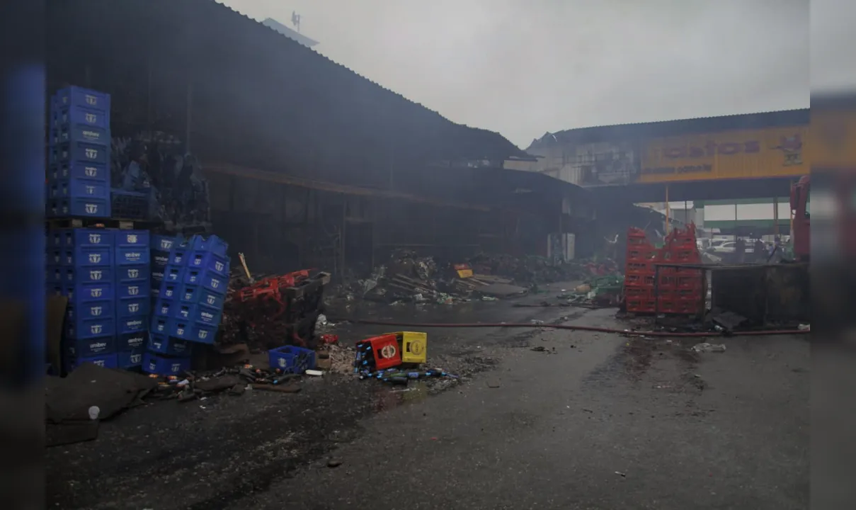 Lojas ficaram completamente destruídas