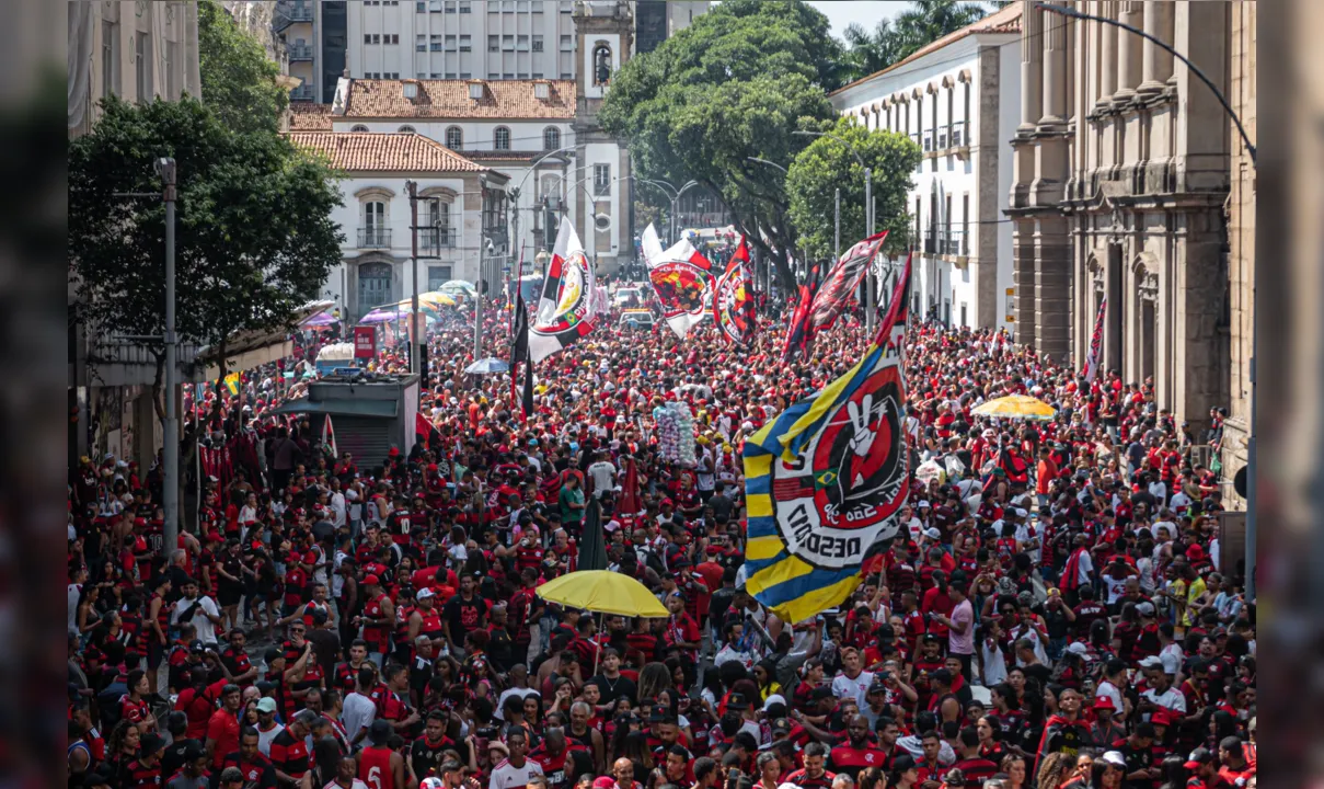 Torcedores do Flamengo lotaram as ruas do Rio de Janeiro para comemorar os títulos