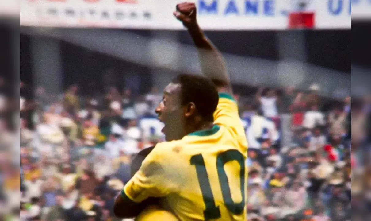 Pelé durante comemoração no Mundial de 70: última taça