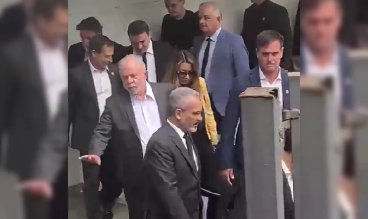 Lula chegou ao local acompanhado pela esposa, a primeira-dama Janja