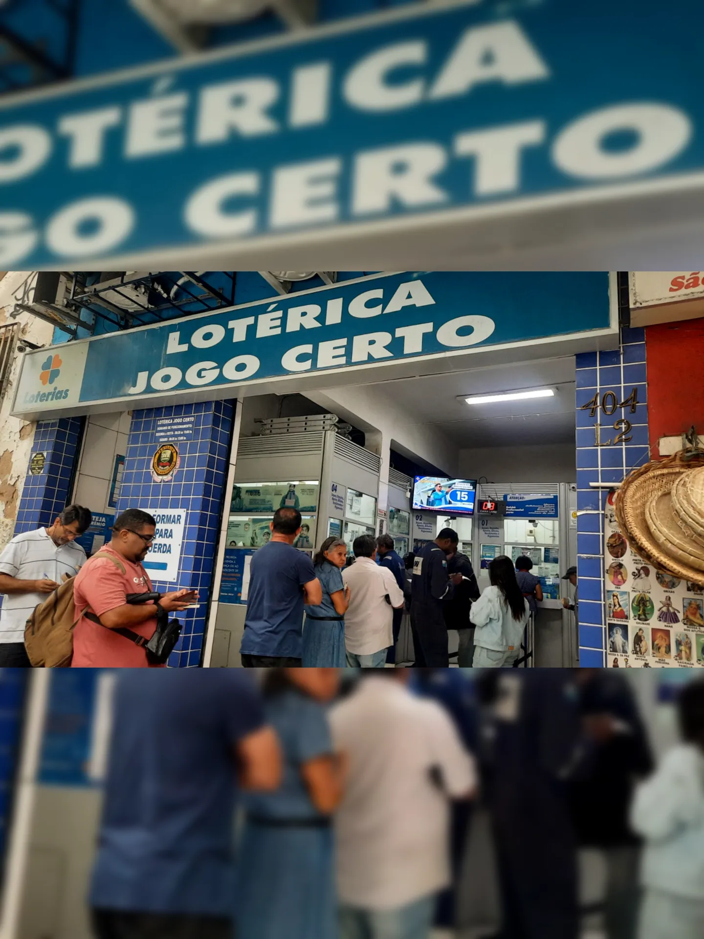 Fila formada na lotérica no Centro de Niterói