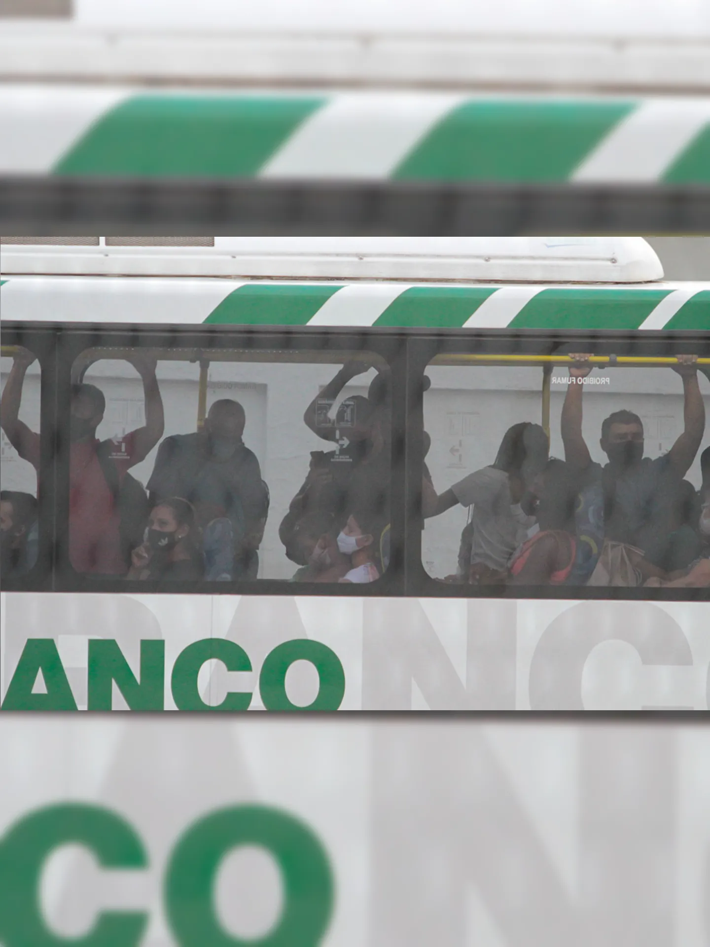 Passageiros relataram dificuldades para acessar ônibus principalmente na região do Complexo do Salgueiro