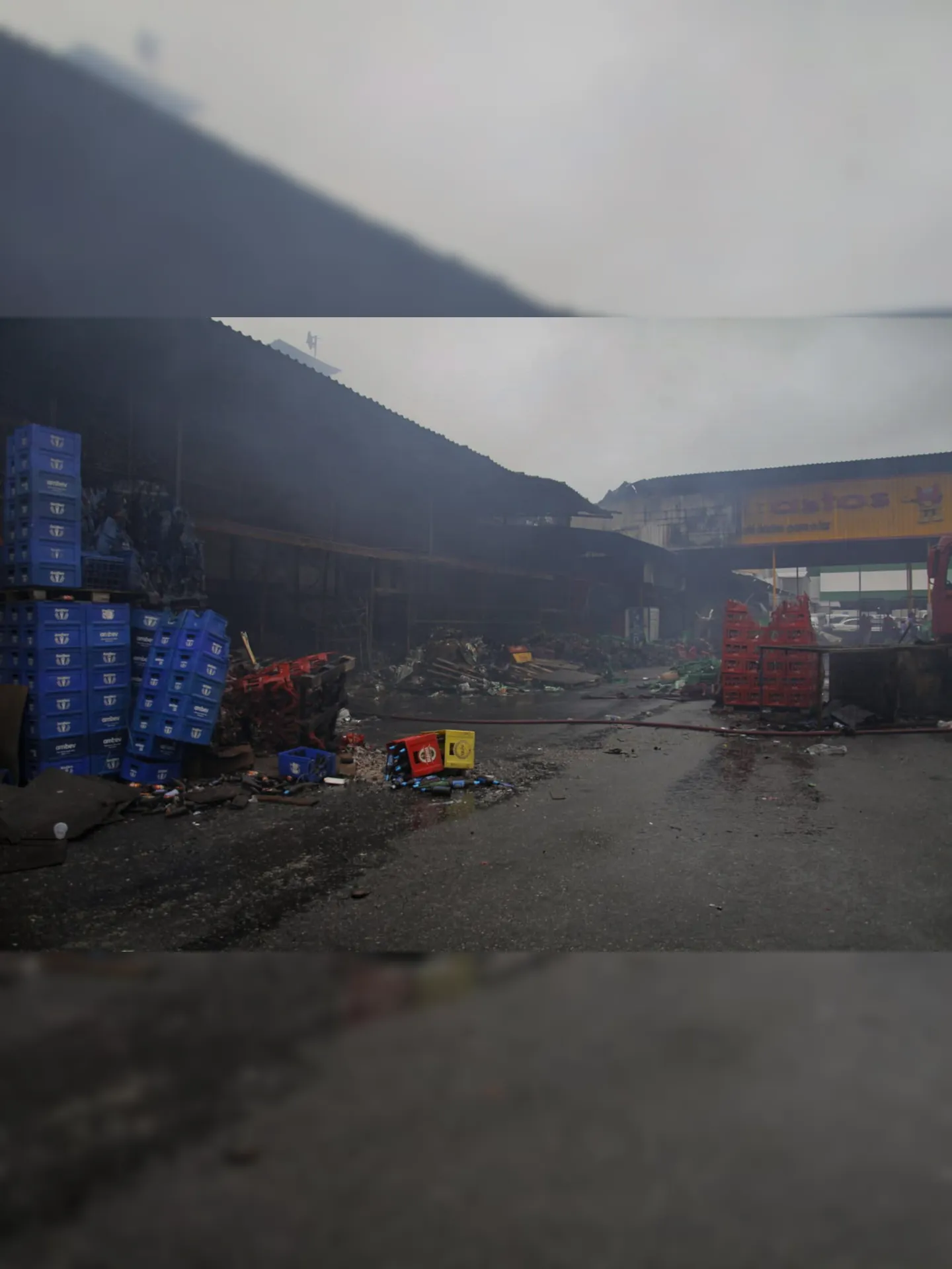 Lojas ficaram completamente destruídas