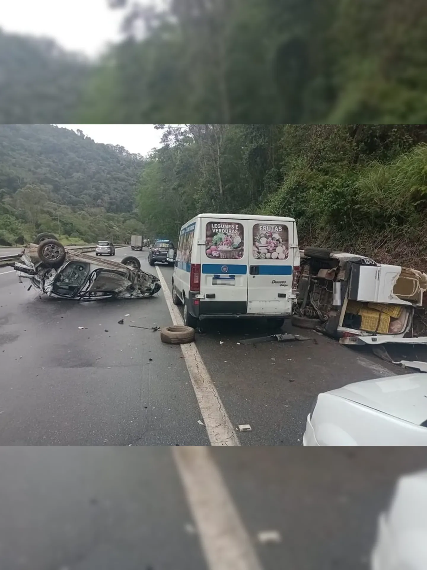 Acidente aconteceu na BR-040, altura de Araras, distrito de Petrópolis