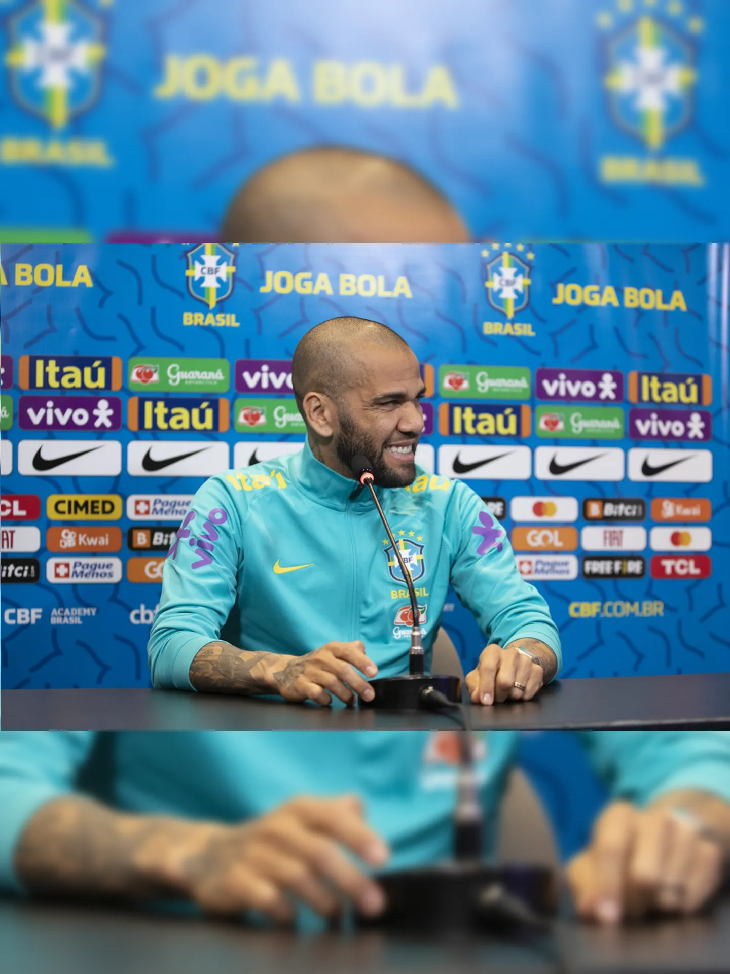 Daniel Alves em entrevista coletiva pela Seleção Brasileira