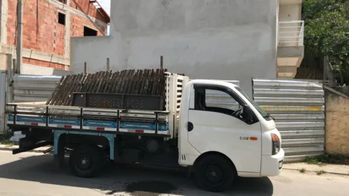 Veículo é utilizado para locação de andaimes e energia fotovoltaica