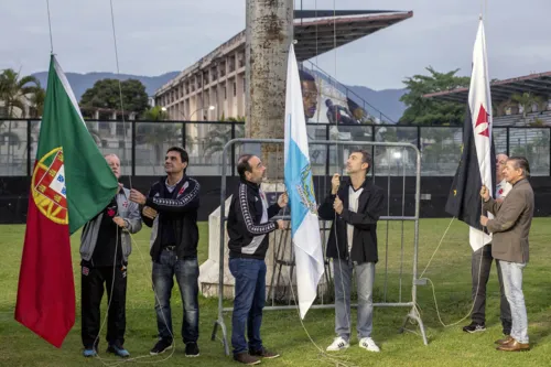 Bandeira de Portugal está sempre presente nas festividades