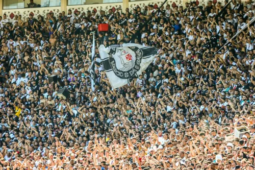 Torcida do Vasco vem lotando as arquibancadas há 10 jogos