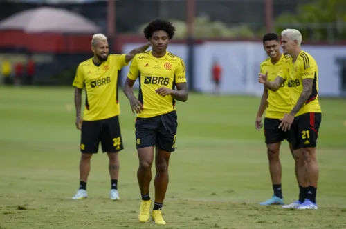 Vitinho não vinha participando dos jogos sob comando de Dorival Júnior