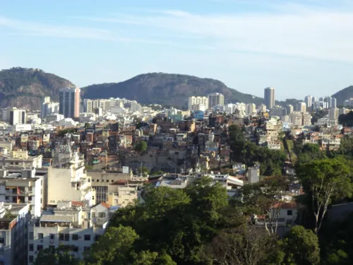 Operação é realizada no Morro do Santo Amaro