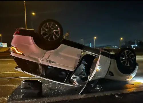 O veículo capotou diversas vezes na rodovia