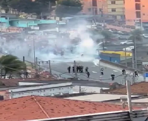 Policiais do Batalhão Especializado em Policiamento em Estádios (BEPE) foram deslocadas para o local.