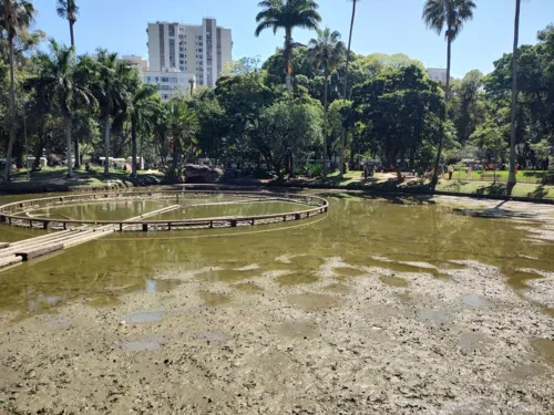 Lago do chafariz no Campo de São Bento, em Icaraí