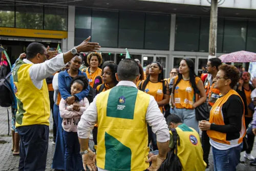 Ato reuniu profissinais em frente às Barcas, no Centro de Niterói