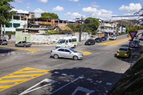 Rotatória instalada na Zona Norte do Rio após furtos de cabos