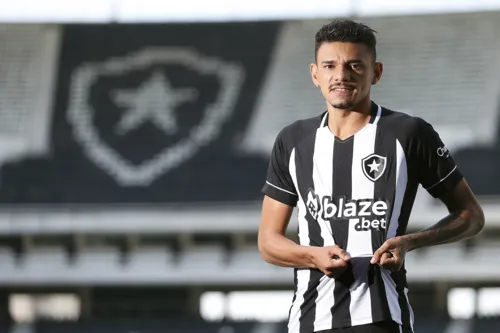 Tiquinho Soares é a principal esperança de gols no Botafogo para a temporada