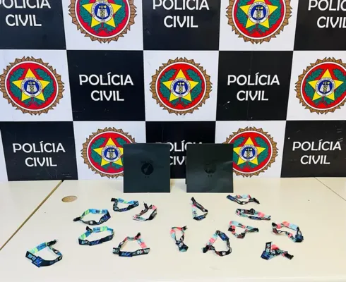 Pulseiras VIPs recolhidas por policiais civis