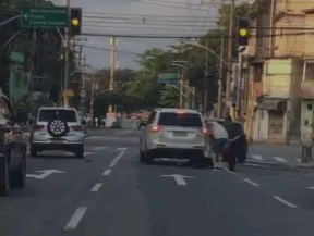 Durante a ação os criminosos levaram pelo menos dois carros