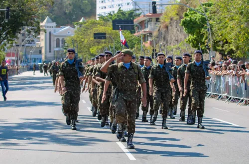 Tradicional desfile militar está de volta três anos depois