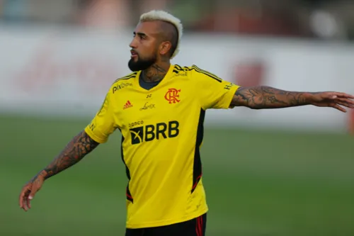 Chileno Vidal durante treino do time antes da partida desta quarta (7)