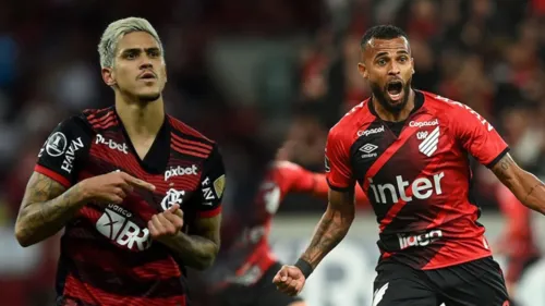 Pedro, do Flamengo e Alex Santana, do Athletico-PR: duelo de rubro-negros na final da Libertadores no Equador