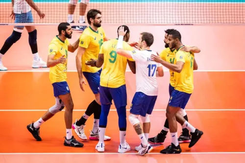 Seleção Brasileira de vôlei comemora vitória contra a Argentina pelo Mundial