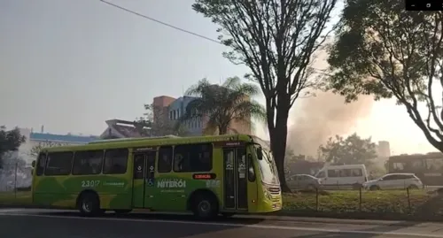 Fumaça pode ser vista de longe