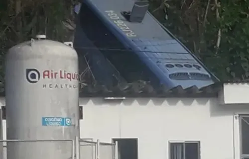 Todos os feridos foram socorridos no próprio Hospital que o ônibus atingiu