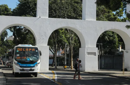 Ônibus circula na região da Lapa