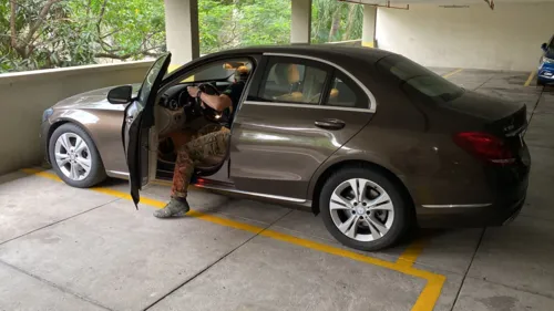 Carro de luxo foi apreendido