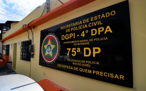 O caso foi registrado na 75ª Delegacia Policial, no Rio do Ouro, em São Gonçalo