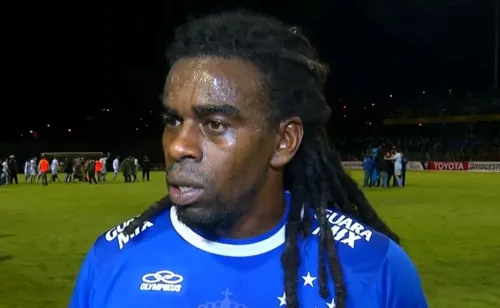 Tinga após sofrer racismo em partida da Libertadores em 2014