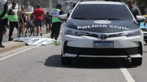 Agentes da 14ª DP (Leblon) estiveram no local para a perícia