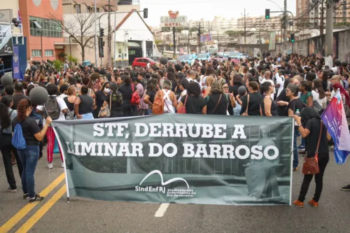 Categoria pede a derrubada da decisão que suspendeu o piso nacional