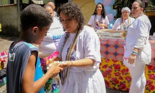 Foram produzidos mais de 400 saquinhos com doces para os pequenos