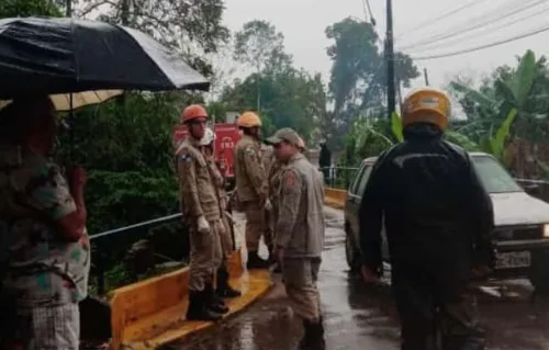 Equipes do quartel de Magé foram acionadas por volta das 7h35